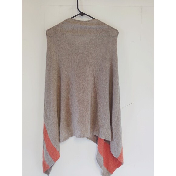 Women's "Celeste" Brand Wool & Cashmere Poncho One Size-hole - Picture 5 of 6